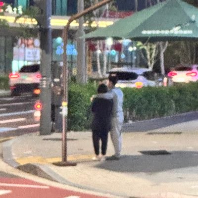 xiaoyu0787's profile picture. 会游泳，会跳水，会摸鱼。世事如书，愿做个逗号，呆在你脚边。 但你有自己的朗读者，而我只是个摆渡人 。