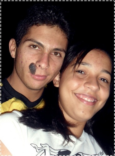 15 aninhos. Escorpiana. Estudante do 2º ano de Ensino Médio. Flamenguista roxa. Adoro dançar. De bem com a vida, amando incondicionalmente. :D