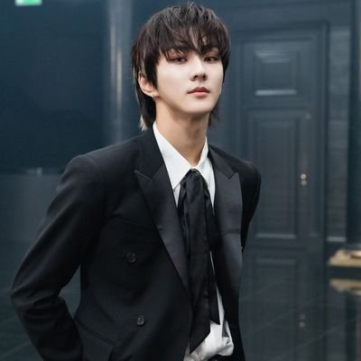 Johnny Yang 4 life♛✮♛
Jungwon cantik punya Yoe 😾😍