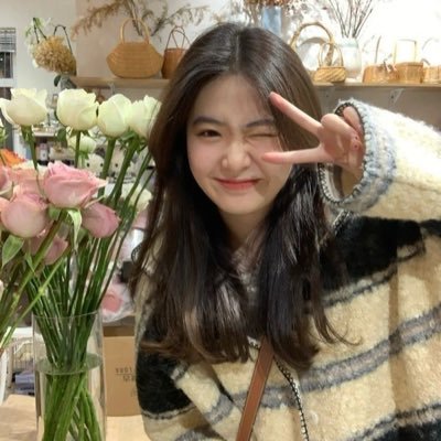 cuitties's profile picture. ~ a smiling face with sad eyes ╰(*´︶`*)╯♡