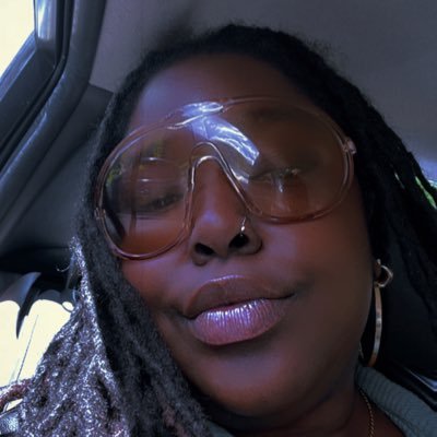 hoodblossom's profile picture. The grass is greener wherever I am