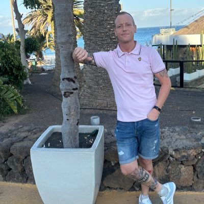 Black & white daft-season ticket holder since 92 🎵OASIS-ARCTIC MONKEYS-LED ZEPPELIN🎵 Sober since 19/07/21 #NUFC #MentalHealthMatters #RecoveryPosse