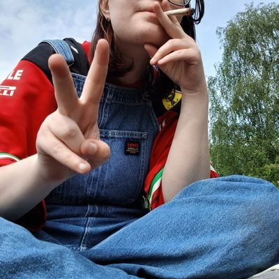 smokinggbiebs's profile picture. i yapp ab f1 & am on drugs 24/7 basically so good luck with that xoxo