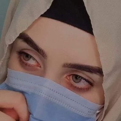 میرے جسم کی سحر انگیزی سے ناواقف ہو تم
میں اسے بھی کھڑا کر دیتی ہو جو کبھی اٹھا نہ ھو