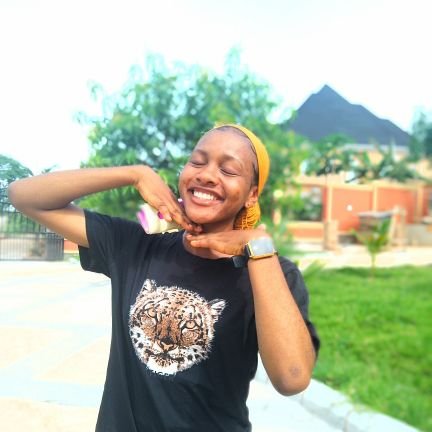 l_am_gifted's profile picture. 