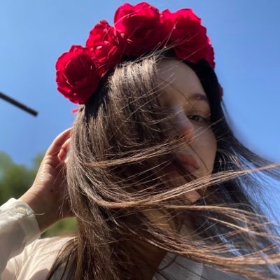 ✨lingual anarchist✨EN | RU | FR | 🏳️🌈 | author | blogger | podcaster🎙️| host of @fuckitletsread | reader (mostly sapphics, please) | parent to a cat |🪴