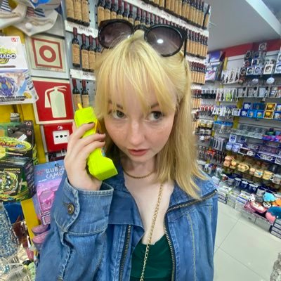 ellurthere's profile picture. This is where I forget to tweet.