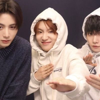 #우즈 🧡💙🦊 (ia)