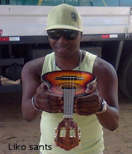 Cantor da BANDA KOISA LOUCA Banda de partido & pagode.muvuca .de são caetano...sou tecladista compositor .. (compor é uma arte...)
