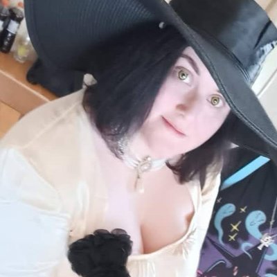 Creative Writing student @ YAADA. Digital media enthusiast. Irish-American (born/living in Cork), autistic creative who likes to make Things. she/her
