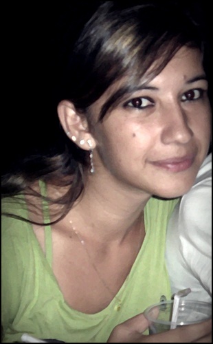 Quem sou;; uma Menina ou uma Mulher... Quem sabe?
Menina q ja anda de salto alto,,
Mulher q ainda brinca de buneca,,
