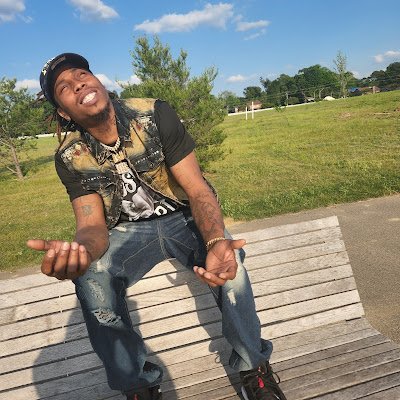 sh23729's profile picture. 