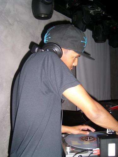 Dj from the DMV tryin to make a name for himself. Chech the free mixtapes!