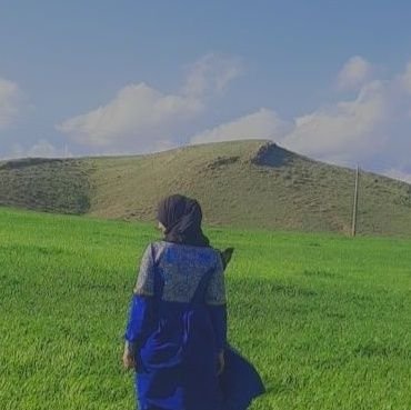 مقلد اقا روح الله خمینی
پری کوچک غمگین رنجور زخمی دور از وطن
#خادم_الحسن💚