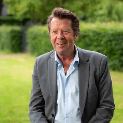 Vrouw: Florence;Kinderen:Floris Nina Hobby: Sport;voetbal, wielrennen, politiek, lezen. Werk arbeidsbemiddeling voor Wereldburgers