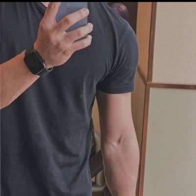 Johnny412213321's profile picture. 