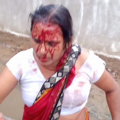 योगी जी ये हाल है गरीब पिछड़ी वर्ग की महिलाओं का आपके उत्तर प्रदेश में पता नहीं कब न्याय होगा। इसका जिम्मेदार पहला थानाध्यक्ष विजय कुमार सरोज दूसरा शैलेश राय