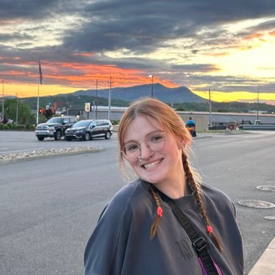 lauryngettel's profile picture. i dropped out idk man || 23