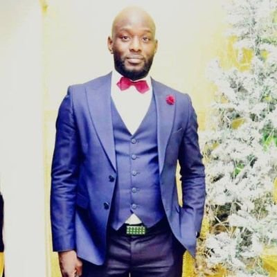 Époux, Père, Coach-Formateur et Consultant en Entrepreneuriat, CEO SKN consulting, chercheur en communication des organisations.