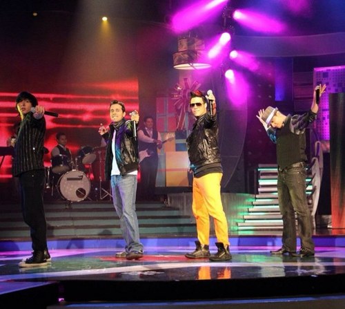 A Punto 5 es una de las agrupaciones musicales más solidas y exitosas de Venezuela.