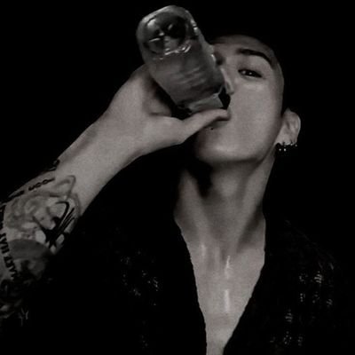 jktopvottom's profile picture. smoking couple