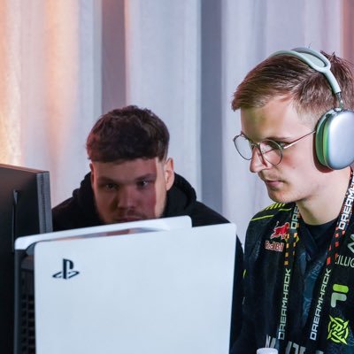 🏴FC Coach - @NIP ✉️1-1 Coaching + Enquires contact via DM 🎮https://t.co/1jzufyQAjd 📺https://t.co/PtbgHnKqb6