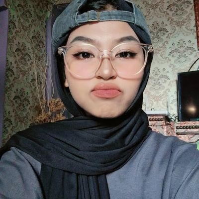 hanya bisa tersenyum menjalani hidup sambil berkata 
wrwrwr