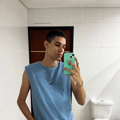 “Zeigen Sie Ihre Wunden niemals jemandem, dem Sie nicht vertrauen. Blut lockt Haie an”… | Capricorniano ♑️| 28 anos | Perfil 🔞| 📍São Paulo
