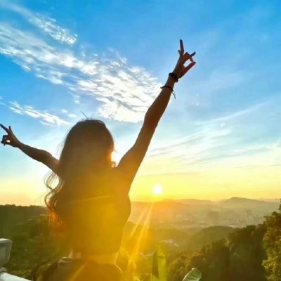 Play Tennis🎾Food👩🍳Piano🎹Skiing🏂Travel🚗Cryptocurrency📊
Be a happy and worry-free girl👩💼