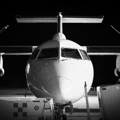 Aviation Photographer | MRLB KADW KIAD | Canon EOS 5D Mark III | DHC-8s