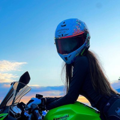 🏃♀️ 運動好き | 🏍️ バイクで旅
🌍 世界を探索しながら景色を楽しむ | 🌟 常に新しい冒険を探求
🚴♀️ 健康的な生活 | 💪 力と情熱
#冒険好き #バイクライフ #フィットネスジャーニー