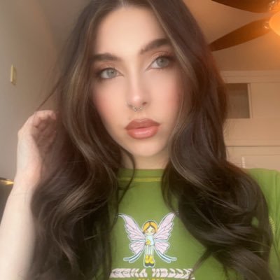 _lindsay_h_'s profile picture. 