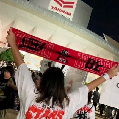 shiho_Bz's profile picture. B’z大好き！ きっかけは小5の頃LADY NAVIのジャケ写に心をぶち抜かれ、その後中学生でビーパ入会💋 ライブ初参戦は9th BLUESです🎸🎤 SS席7回当選してますが、何よりエンサマ神戸2列目ど真ん中が1番B’z様に近かった瞬間♥️稲葉さんと目が合いﾋﾞｯｸﾘし過ぎて 視線を逸らしてしまったのは私です😭