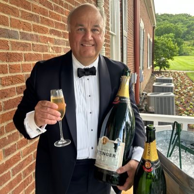 Husband, Dad of 3, The Webb School, Ole Miss Alum, Gastronome Adventurer, Bonhomie, Classical Liberal. Pro American 🇺🇸 Democracy.