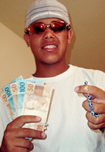 Se você trabalhar e batalhar vai CONSEGUIR tudo oque quer, se DESISTIR vai ser só mais um fraco. Seja FORTE e corra atrás dos seus objetivos.