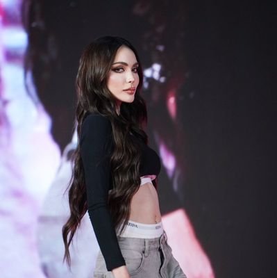 sunaree242536's profile picture. 