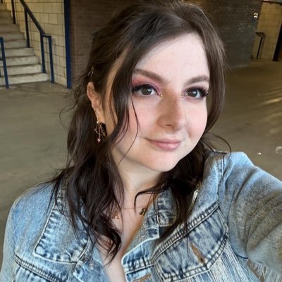 she doesn’t do much✌🏻 @twitch affiliate✨ cosycaits@gmail.com