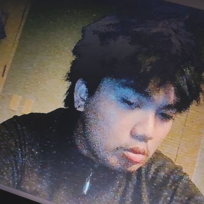 smlsng's profile picture. pick who the right one to trust