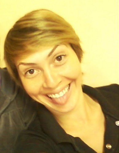 curtindo numa nice, de cueca e mocassim