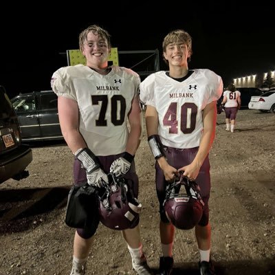 6’3 255 GPA: 3.1 40 yard: 5.8. Bench: 330 Squat: 405 @Hudl https://t.co/z5i1WmrWuF #hudl