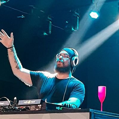 DJ & Producer @ Wicked BR
Tatuador iniciante
Postador de coisas aleatórias e irrelevantes
Siga se quiser, fique se aguentar 🤪💣
