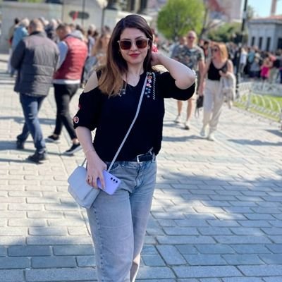 shima351949's profile picture. همون غربی شاد قدیمی‌ام که توی بیو نوشته بود از پشت قشنگ تری!.