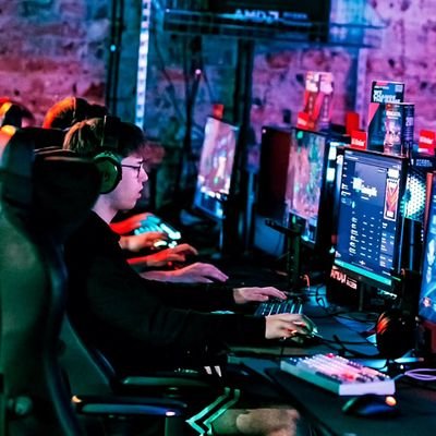 18 yrs old SC2 protoss M1/GM player currently playing for TVD from Poland 🇵🇱 Collab? 📨 DM me please 📨 🟣 Twitch: https://t.co/0ylFkZsSn3