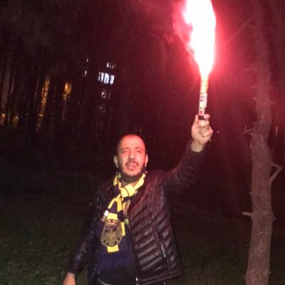 Sarı lacivert duvar...Türkiye ve Fenerbahçe milliyetçisi..Ne şikesi memleket elden gidiyor kardeşim... 💛💙