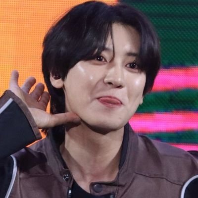 wisieyeol's profile picture. Chanyeol & Kyungsoo 🍒🐧