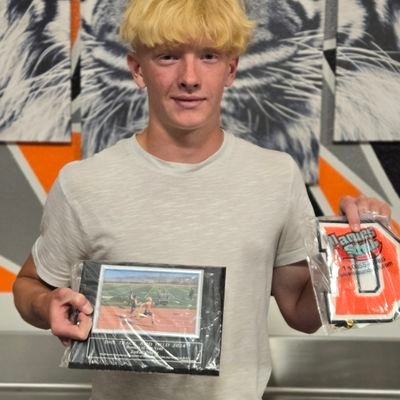 https://t.co/Y6WWB5hNEt
6,0 180lbs Varsity Football and Track , 2027, RB,Safety, DB, LB 3.6gpa videos https://t.co/5GXUgxbtQK