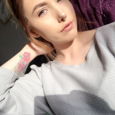 Emma51826's profile picture. single and ready to mingle 😊