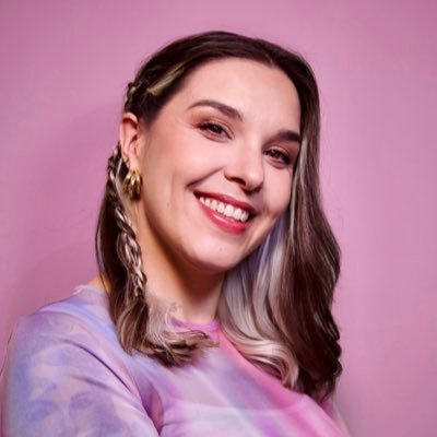 Não tenho pó de Cheetos no teclado porque lambo os dedos. Mando bitaites no Insta. 🤷🏻♀️