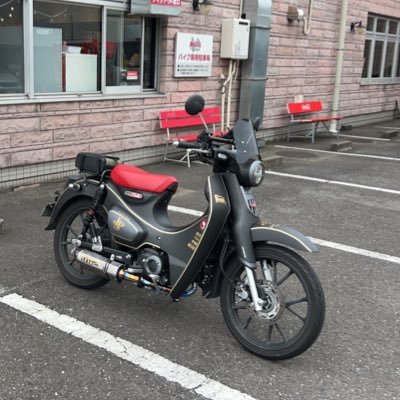 最近はスーパーカブC125ja71にしか乗っておらずtuono v4に全然乗っていないアプリリアなのに HONDA党になってます カブの名前は cubrilia 闇のカブ主