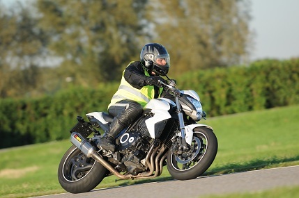 Motorcursussen's profile picture. Voor al uw motoropleidingen. All-road, Off-road, Openbare weg, ABS, Motorcross en Circuittrainingen.